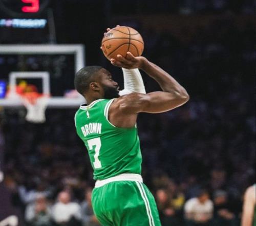 阿德巴约摔,伤后抱怨裁,判引争议,﻿爱游戏app,爱游戏官网,爱游戏体育官网,爱游戏体育app