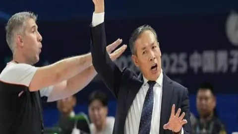 刘诚宇头球错失良机：与高井幸大较量需更智谋应对