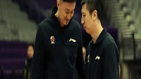 尼克斯客场挑战篮网：专家预测大比分胜负解析